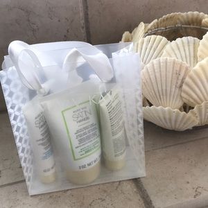 Mary Kay Satin Hands Mini Set